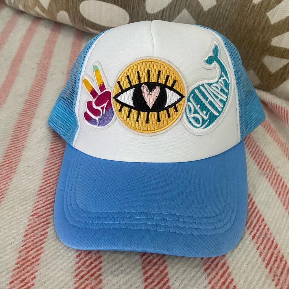 Trucker hat with patches “eye”